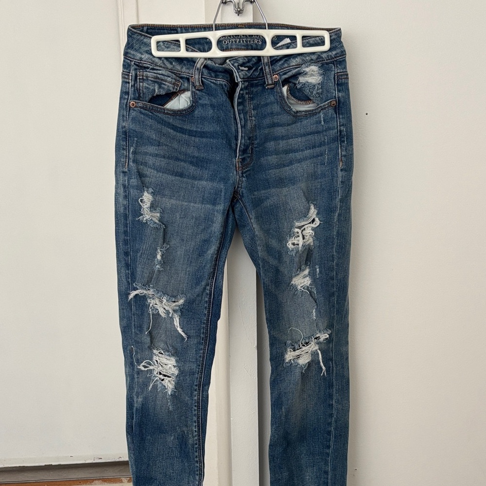 American Eagle Distressed Tomgirl Jeans